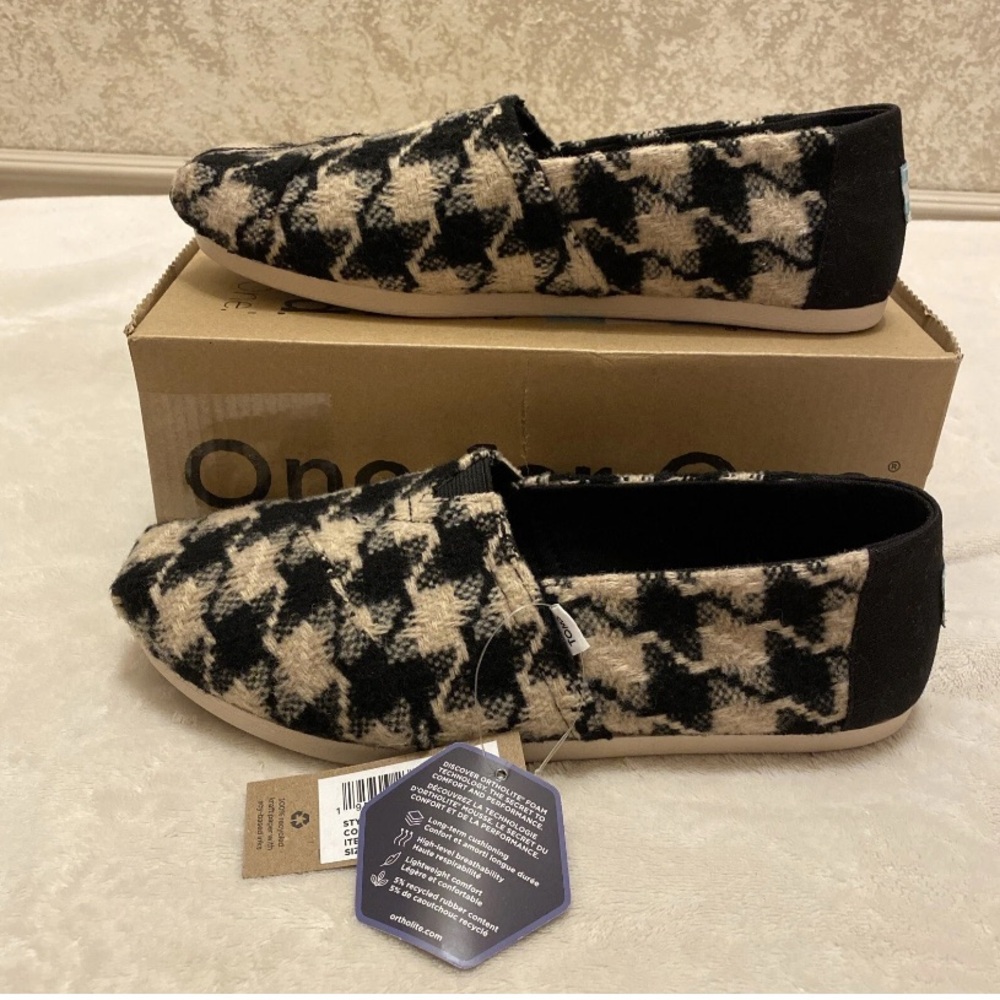 Toms Black and Cream XL Houndstooth Flats - Picture 12 of 12